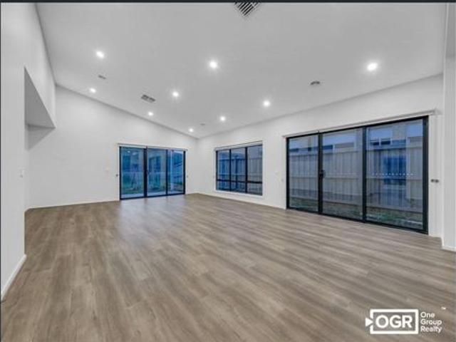 Exceptional 5 Bedroom Family Home – Available for $610 Per Week