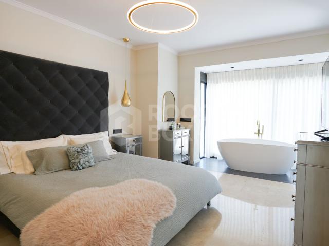 Exceptional 6 Bedroom Luxury Villa with Private Spa & Gym