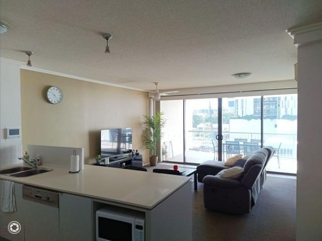 Exceptional 6th Floor Apartment in the Heart of Milton | 1 Bedroom + SOHO in a Stunning Complex