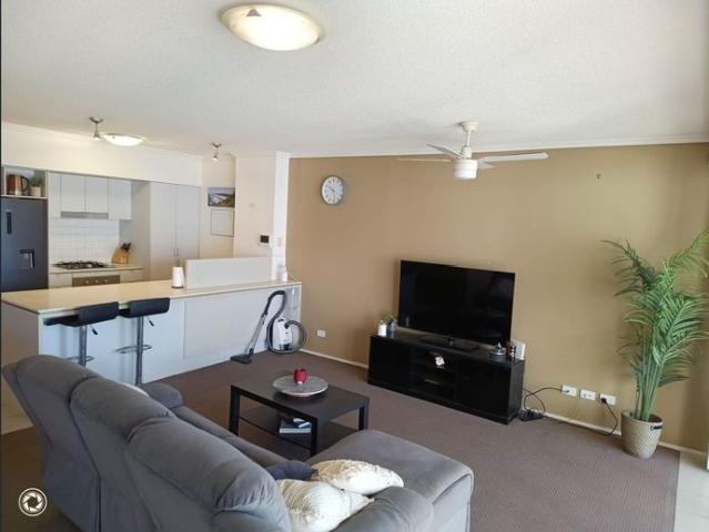 Exceptional 6th floor apartment in the Heart of Milton