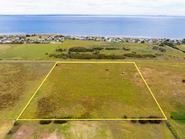 Exceptional 10 Acre Holding Farming Zone Moments from Port Phillip Bay
