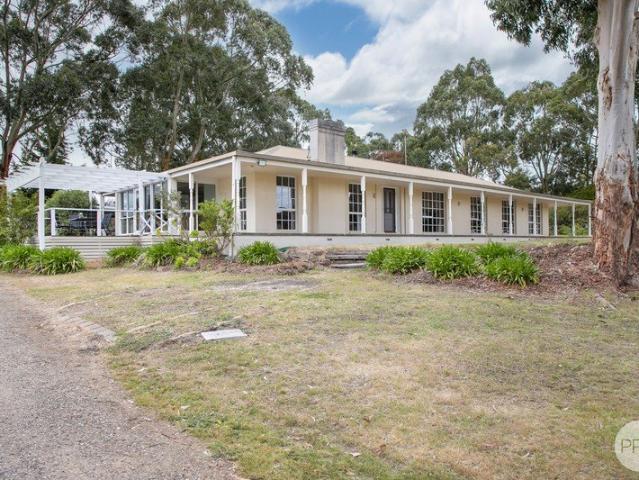 Exceptional 10 Acre Lifestyle Property with Versatile Living