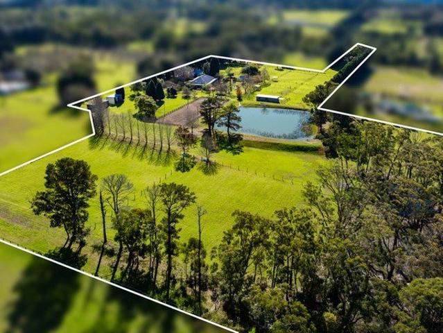 Exceptional 15 Acre Equestrian Estate with Luxury Country Residence