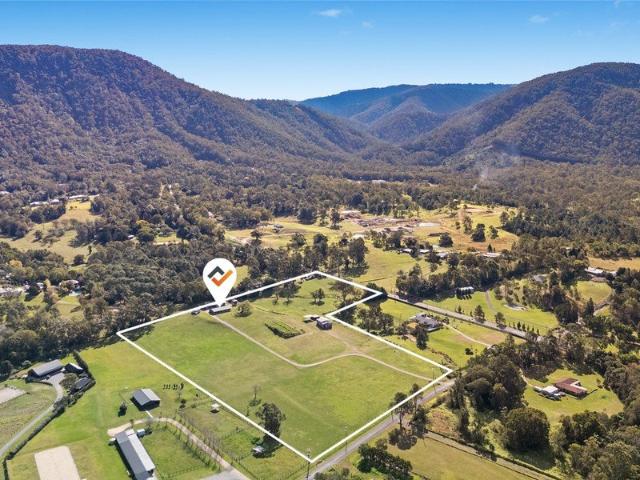 Exceptional 16 Acre Holding with Approved Three Lot Development Potential