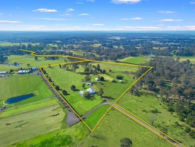 Exceptional 24 Acre Lifestyle Property in the Heart of Tennyson