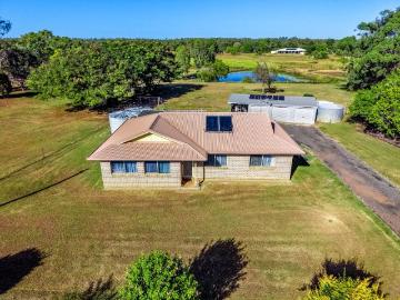 Exceptional 3.11 Acres with Family Home & 4 Bay Shed