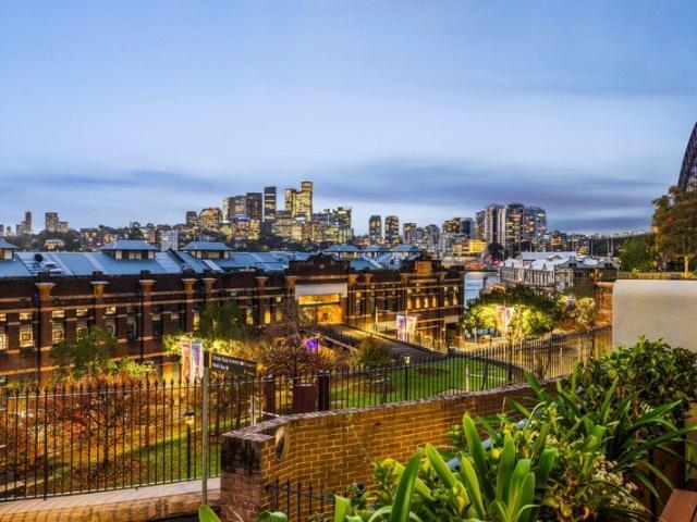 Exceptional terrace with iconic views in harbourside setting