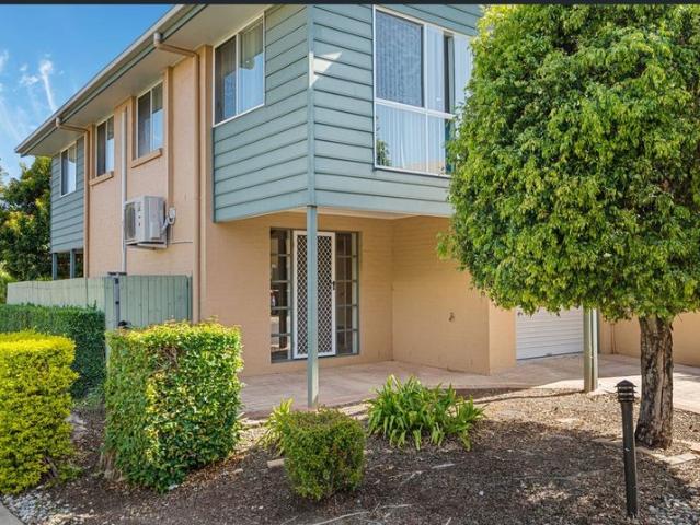 Exceptional townhouse living in glorious Graceville