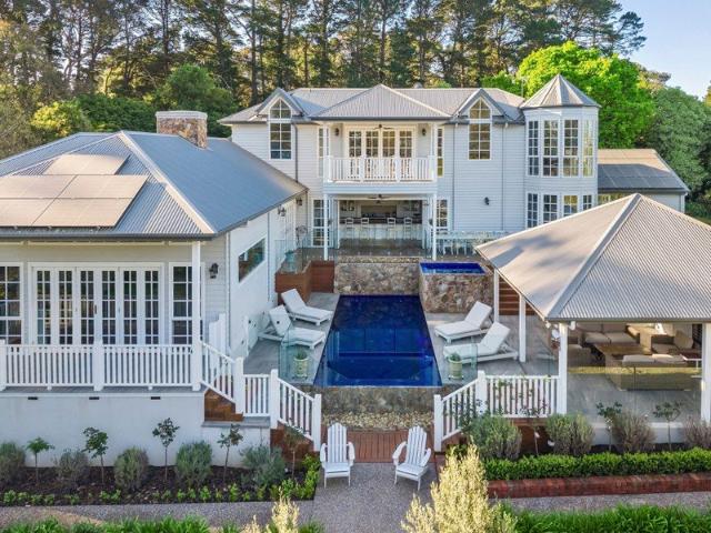 Exceptional two acre lifestyle retreat in the heart of Merricks North
