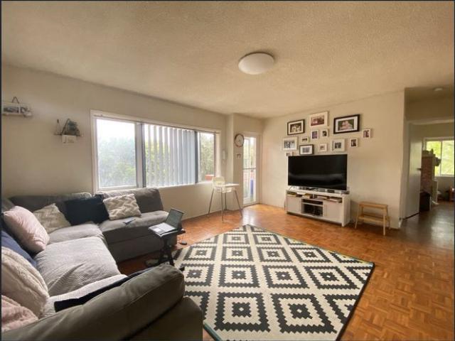 Exceptional Two Bedroom Beachside Apartment in a Prime Clovelly Setting