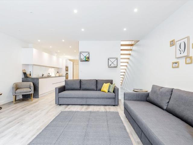 Exceptional Two Bedroom Duplex in Bermondsey, SE1