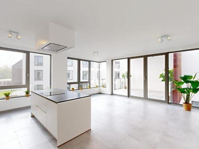 EXCEPTIONAL ! UCCLE CENTRE 110m² 2Bdrm. 2bath. S.terrace