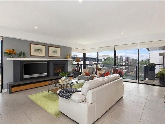 Exceptional unfurnished three bedroom penthouse with expansive terraces and city views