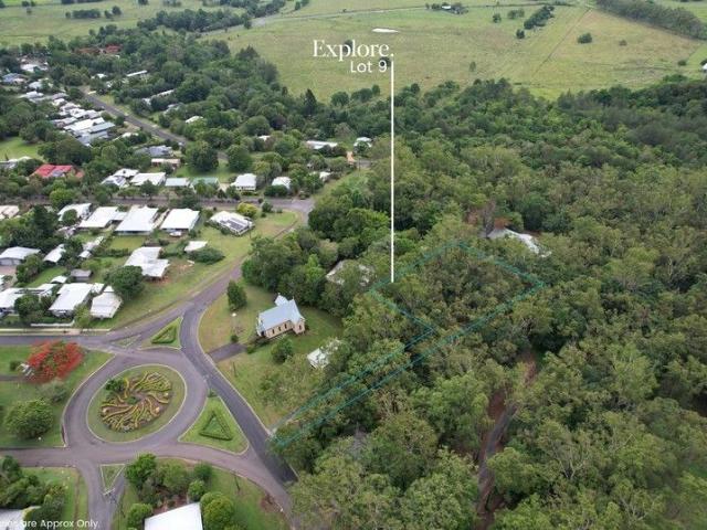 Exceptional Vacant Lot in the Village!
