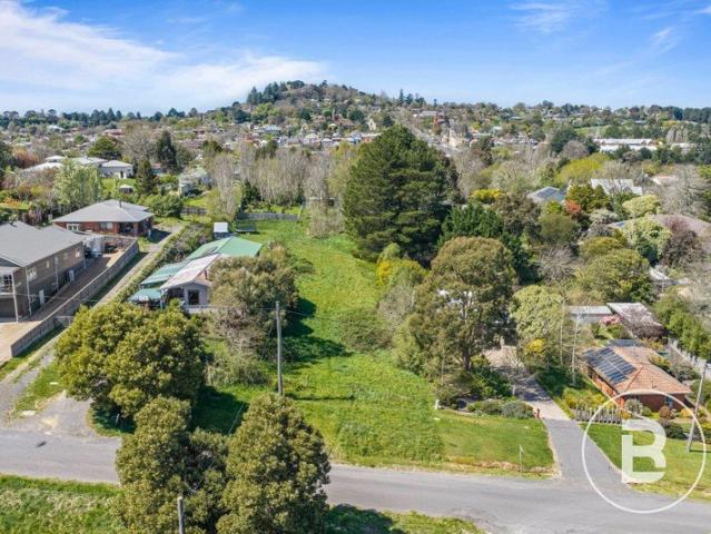 EXCEPTIONAL VACANT LAND IN THE HEART OF DAYLESFORD