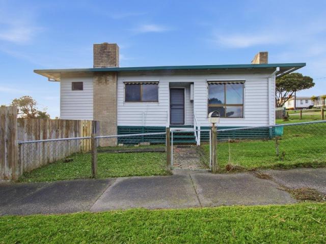 EXCEPTIONAL VALUE 3 BEDROOM CORNER BLOCK WITH DEVELOPMENT POTENTIAL