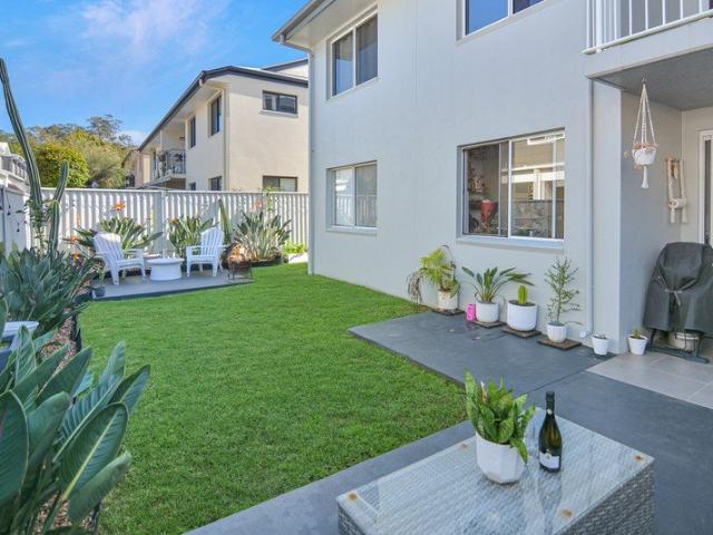 EXCEPTIONAL VALUE & WALK TO SHOPS, RESTAURANTS, VILLAGE CENTRE & MUCH MUCH MORE!
