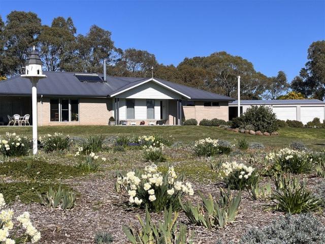 Exceptional value property! 6.5 star 261 mt. sq. lifestyle property set on 3 acresturnkey, all done, just move in enjoy and reap the benefits!