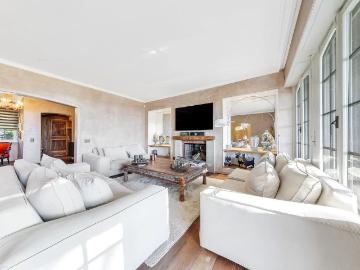 Exceptional villa with panoramic views over Lake Geneva and the Alps in Vevey