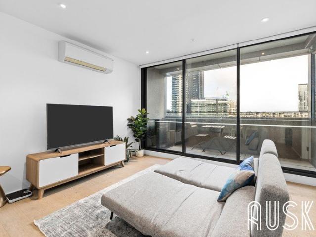 Exceptional Waterfront Apartment Offering Spectacular Views