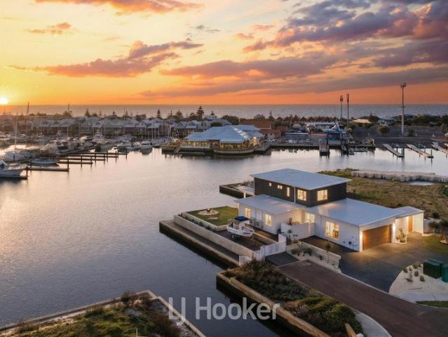 EXCEPTIONAL WATERFRONT LIVING AT PORT GEOGRAPHE