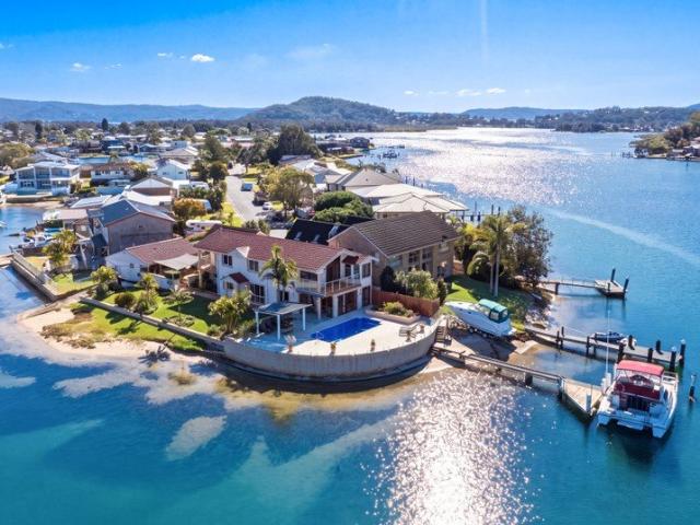Exceptional Waterfront Position