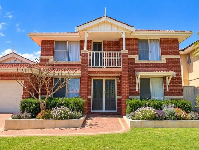 Quality Webb & Brown Neaves Residence with Private Two Bed Granny Flat/Studio Apartment