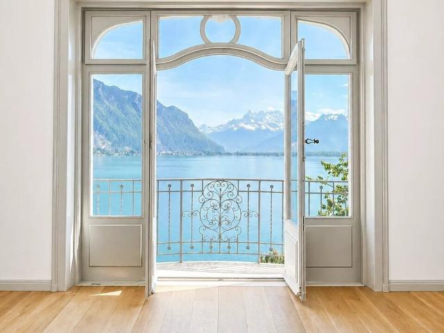 Exceptional, a life with feet in the water in the heart of Montreux