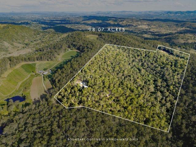 Exceptional Acreage Opportunity in Elevated Curra