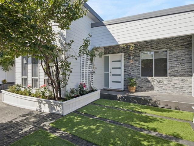 Exceptional and Hugely Spacious Family Entertainer in Prime Claremont Location