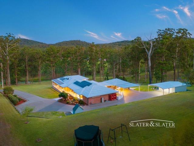 Exceptional and versatile family property on 9.43 acres