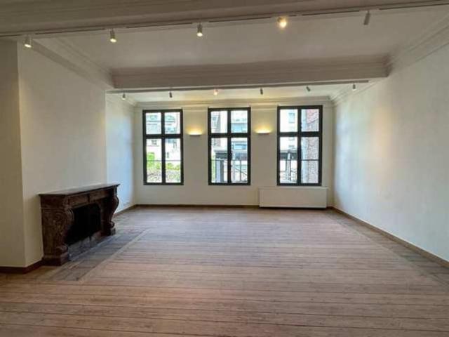 Exceptional Apartment in a Historic Landmark Building