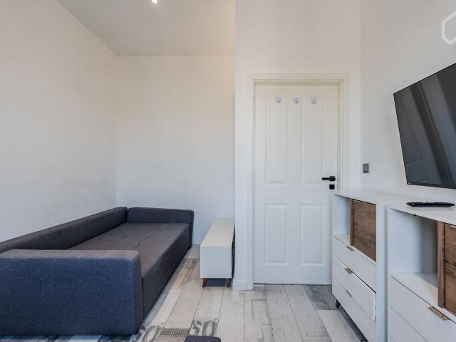 Exceptional Apartment in a Historic Railway Building – Quiet, Modern & Fully Equipped, Berlin Amsterdam Apartments for Rent
