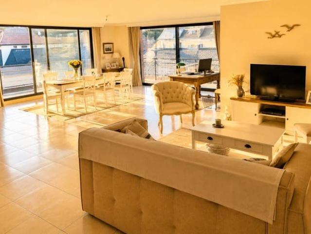 Exceptional apt ~200 m² – 3 bed – 2 sunny terraces