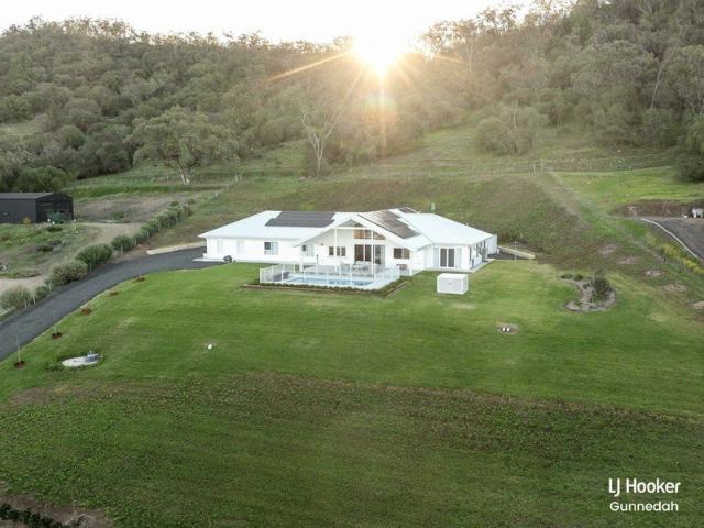 Exceptional Architecturally and Interior Designed Residence with Expansive Views of the Breeza Plains