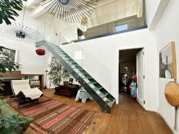 Exceptional architect's house fully furnished with garden and swimming pool