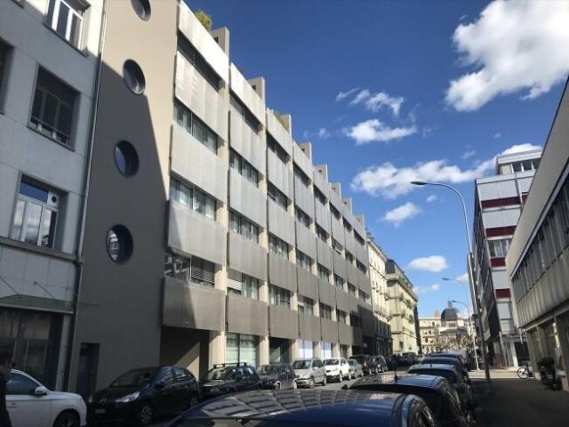 Exceptional attique duplex renovated of 236 m2 with rooftop