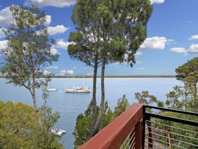 Exceptional Bay Vistas, Stunning Sunsets & Direct Water Access