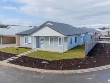 EXCEPTIONAL BRAND NEW BUILD