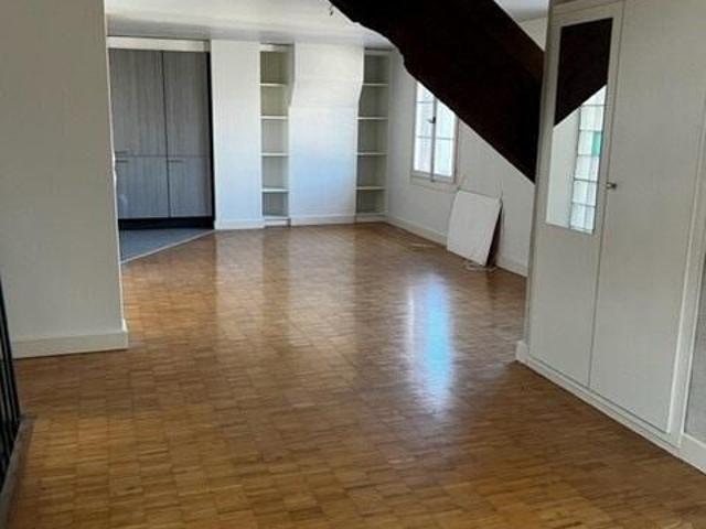 EXCEPTIONAL BUILDING Rue du Manège 19 apartment on the 2nd North West