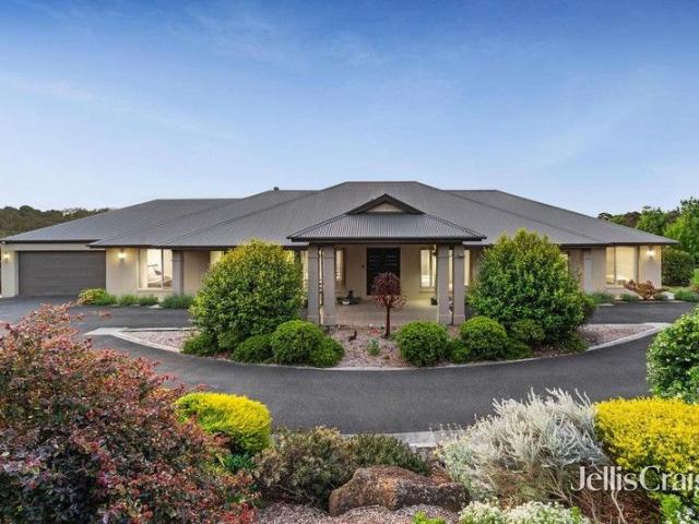 Exceptional contemporary lifestyle on five idyllic parkland acres