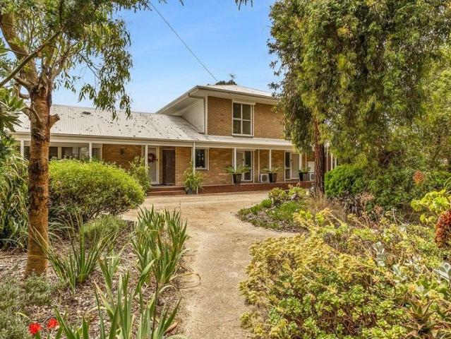 EXCEPTIONAL COASTAL LIFESTYLE RETREAT