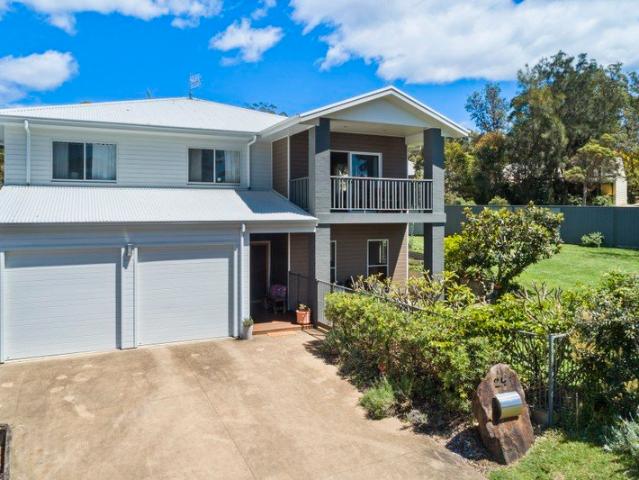Exceptional Coastal Living with Space, Style & Versatility