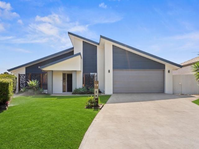 Exceptional Coastal Living in a Quiet Cul de Sac Setting