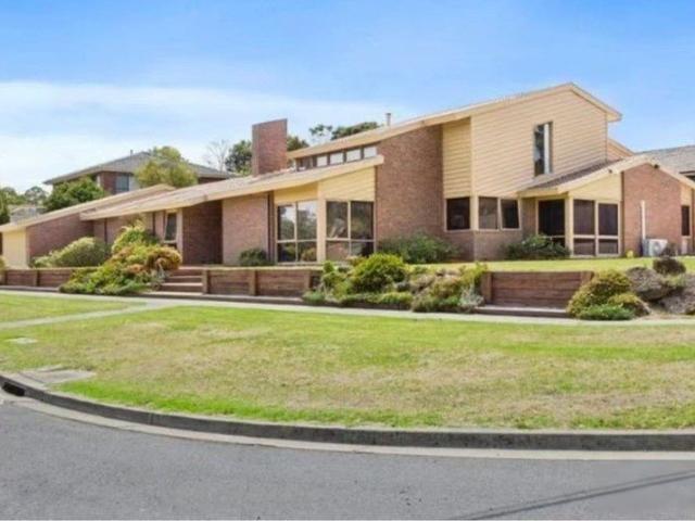 Exceptional Corner Block Living in Vermont Secondary Zone