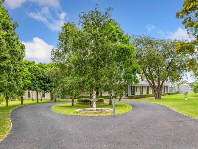 EXCEPTIONAL COUNTRY ESTATE LIFESTYLE, LUXURY & OUTSTANDING INFRASTRUCTURE