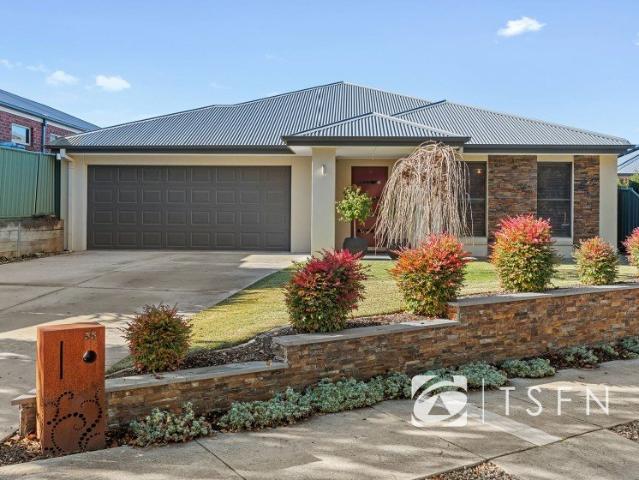 Exceptional Custom Built Family Home in Prime Golden Square Location