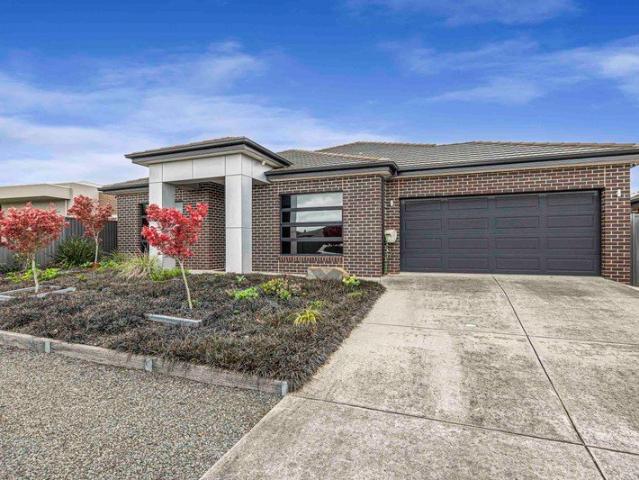 Exceptional Custom Built Family Home on 818m² in Alfredton