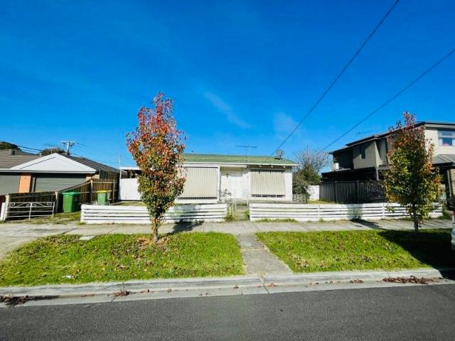 Exceptional development opportunity for three townhouses STCA !