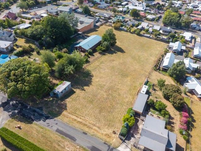 Prime large land lot in Deloraine